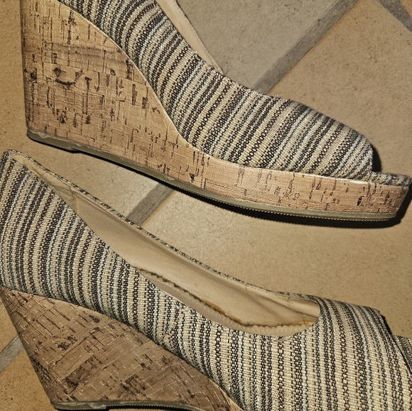 Report Womans Wedge Style Open Toe Shoe Size 10 - Picture 3 of 9